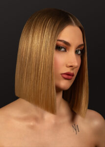 Glatter blonder Long Bob mit Root Shadow und präziser Kontur – Hairgott