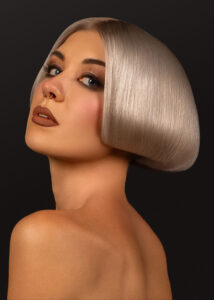 Glänzender platinblonder kurzer Bob mit präziser Kontur – Hairgott Frisurenkollektion